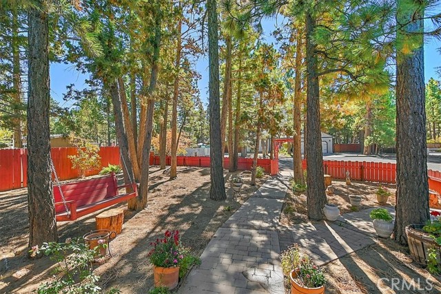 Detail Gallery Image 4 of 29 For 401 E Angeles Bld, Big Bear City,  CA 92314 - 3 Beds | 2 Baths