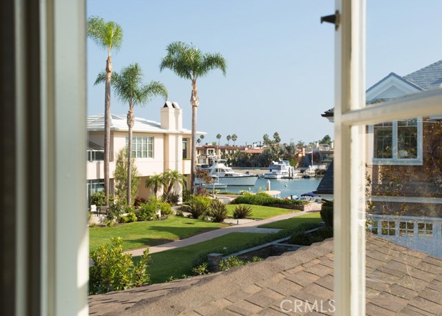 Detail Gallery Image 12 of 17 For 61 Beacon Bay, Newport Beach,  CA 92660 - 4 Beds | 2 Baths
