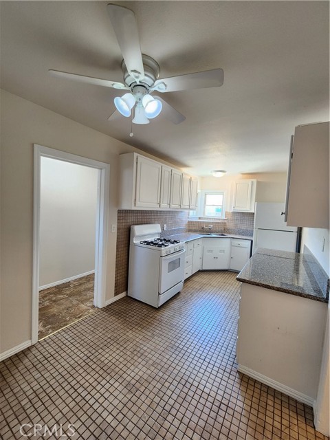 Detail Gallery Image 5 of 15 For 1480 N Calaveras St, Fresno,  CA 93728 - 4 Beds | 1 Baths