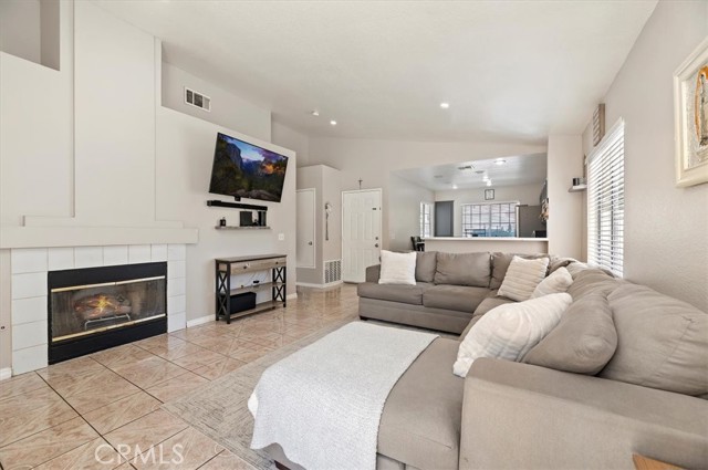 Detail Gallery Image 14 of 26 For 1327 Carriage Ln, Perris,  CA 92571 - 3 Beds | 2 Baths