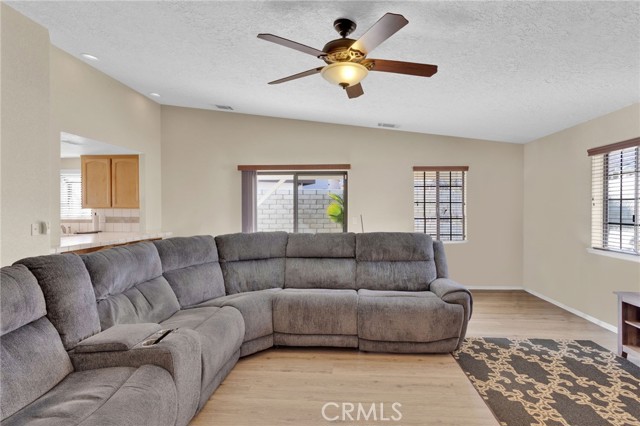 Detail Gallery Image 9 of 46 For 12790 Amberwood, Victorville,  CA 92395 - 3 Beds | 2 Baths