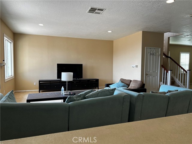 Detail Gallery Image 4 of 40 For 7872 Corte Castillo, Jurupa Valley,  CA 92509 - 4 Beds | 2/1 Baths