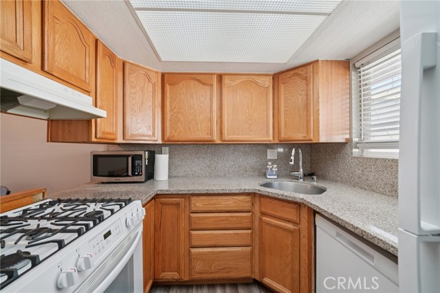Detail Gallery Image 9 of 31 For 2891 Canyon Crest #68,  Riverside,  CA 92507 - 2 Beds | 2 Baths