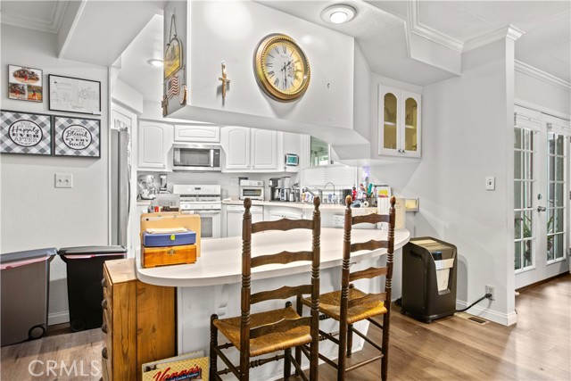 5200 Irvine Blvd., Irvine CA: https://media.crmls.org/medias/325bf516-cb0b-45ae-8766-fd405de91efc.jpg