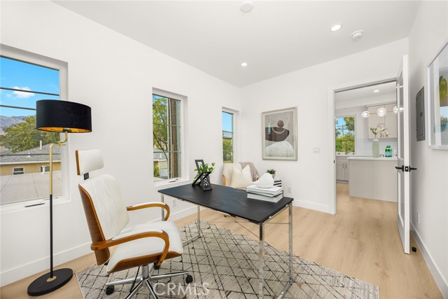 905 sunset Boulevard, Arcadia CA: https://media.crmls.org/medias/325ca600-1203-47c9-b1e7-23c7f9101924.jpg