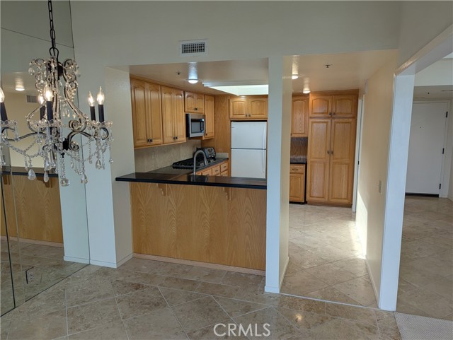 Detail Gallery Image 19 of 55 For 270 Cagney Ln #308,  Newport Beach,  CA 92663 - 2 Beds | 2 Baths
