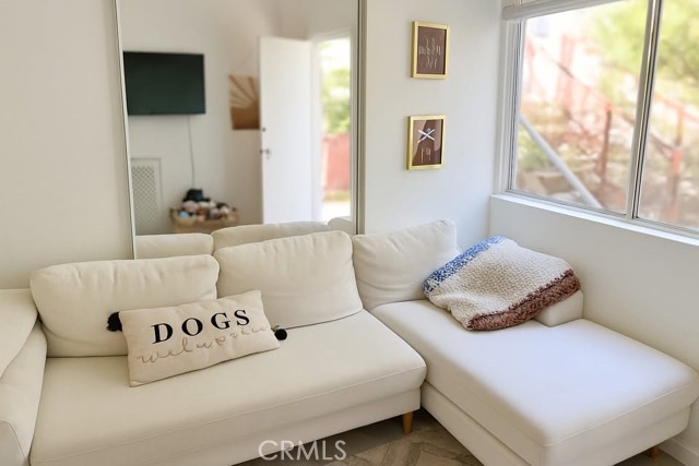 34 Ozone Ave, Venice CA: https://media.crmls.org/medias/325da066-6b8a-4cf3-b758-f6b368f5b36d.jpg