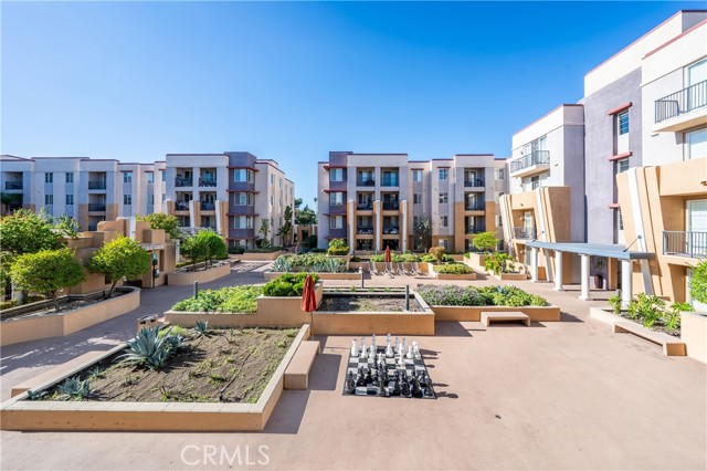 Detail Gallery Image 4 of 33 For 360 W Avenue 26 #215,  Los Angeles,  CA 90031 - 3 Beds | 2 Baths