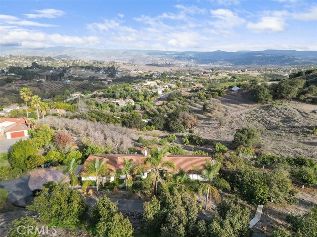 5088 San Jacinto Circle West, Fallbrook CA: https://media.crmls.org/medias/325deccf-feeb-4534-9b40-e1d4d8af169e.jpg