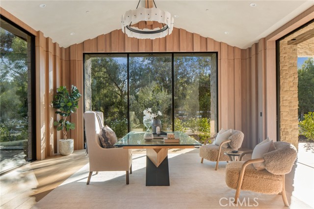 24255 Bridle Trail Road, Hidden Hills CA: https://media.crmls.org/medias/325e01e4-fbca-4e3d-9e10-12d46ed762bf.jpg