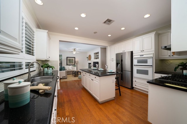 26 Upland, Irvine CA: https://media.crmls.org/medias/325e1fdb-ea08-4f93-afe9-bf17274d1e78.jpg