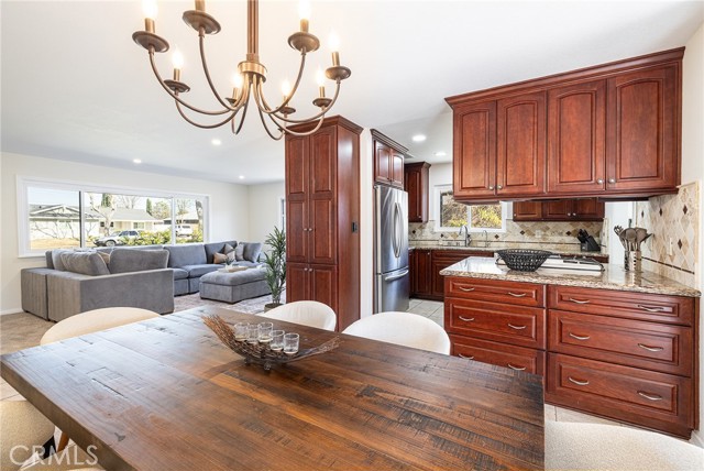 Detail Gallery Image 6 of 21 For 2206 Stinson St, Simi Valley,  CA 93065 - 3 Beds | 2 Baths