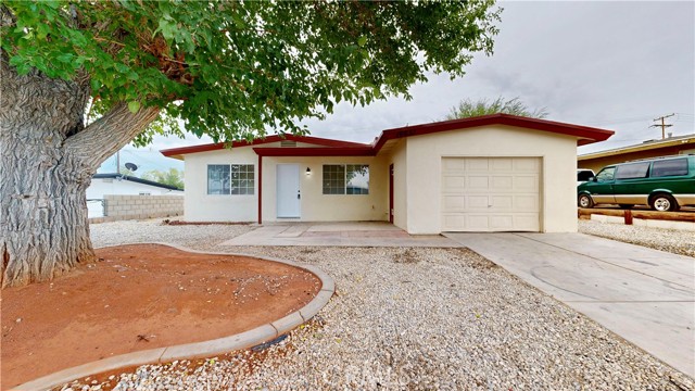 16631 Joshua Street, Victorville CA: https://media.crmls.org/medias/325eb5c1-4a02-4365-9348-1f353c75849e.jpg