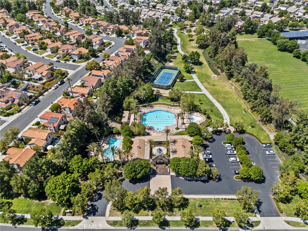 https://media.crmls.org/medias/325f3f70-a478-43cf-bde6-7128137d09fb.jpg?preset=X-Large