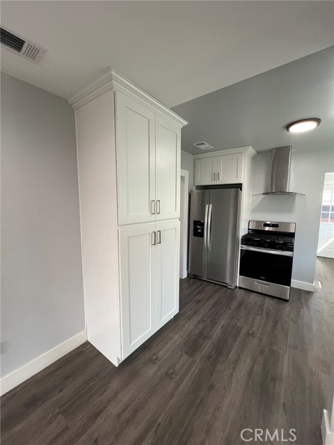 Detail Gallery Image 14 of 53 For 1919 W 82nd St, Los Angeles,  CA 90047 - 3 Beds | 2/1 Baths