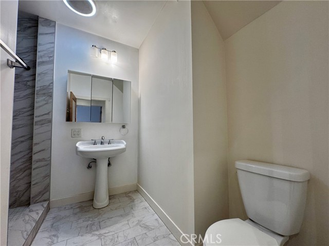 Detail Gallery Image 9 of 13 For 1216 N Kenmore Ave #3,  Los Angeles,  CA 90029 - 2 Beds | 1/1 Baths