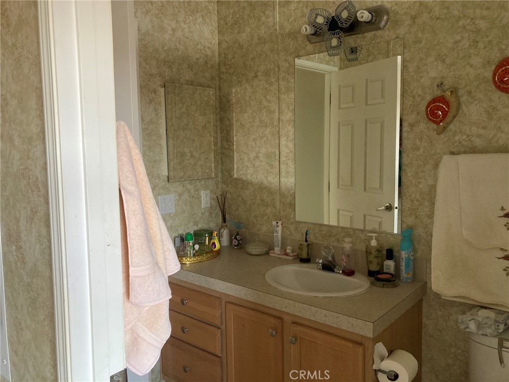 https://media.crmls.org/medias/32617577-a791-4af4-b1ca-901debae13fb.jpg?preset=X-Large