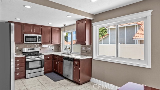 Detail Gallery Image 10 of 38 For 9141 Clay Canyon Dr, Corona,  CA 92883 - 3 Beds | 2/1 Baths