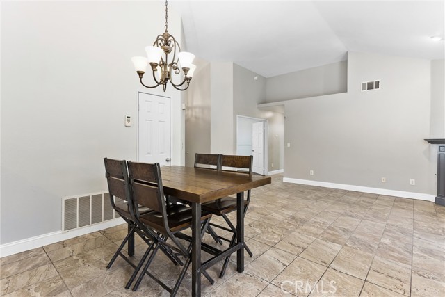 Detail Gallery Image 10 of 29 For 14828 Stone Age Lane, Victorville,  CA 92394 - 3 Beds | 2 Baths