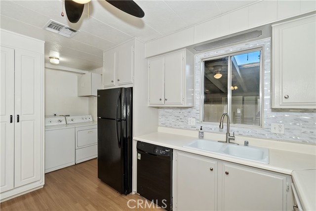 391 Montclair Dr #41, Big Bear City CA: https://media.crmls.org/medias/3261a795-913d-4b50-9e45-651d894074ab.jpg