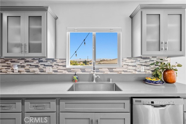 2408 Ives Lane, Redondo Beach, California 90278, 3 Bedrooms Bedrooms, ,Residential,Sold,Ives,SB21202682