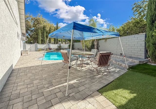 17547 Rushing Drive, Granada Hills CA: https://media.crmls.org/medias/3263656e-d309-436d-999e-3e77f76116da.jpg