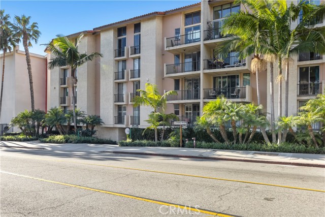 555 Esplanade, Redondo Beach CA: https://media.crmls.org/medias/32638893-70fd-4b63-9fa3-27685b0ba324.jpg