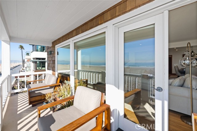 Detail Gallery Image 2 of 51 For 3205 the Strand, Hermosa Beach,  CA 90254 - 4 Beds | 3/1 Baths