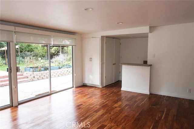 Detail Gallery Image 8 of 26 For 19756 Collier, Woodland Hills,  CA 91364 - 4 Beds | 2/1 Baths