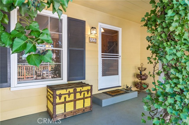 Detail Gallery Image 6 of 58 For 222 Holiday, Lake Arrowhead,  CA 92352 - 3 Beds | 2 Baths