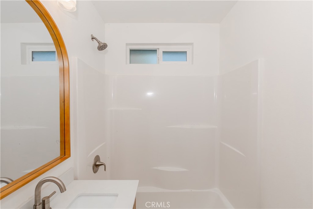 https://media.crmls.org/medias/3264bc76-f18b-48b2-8170-0d40c6efcf63.jpg?preset=X-Large