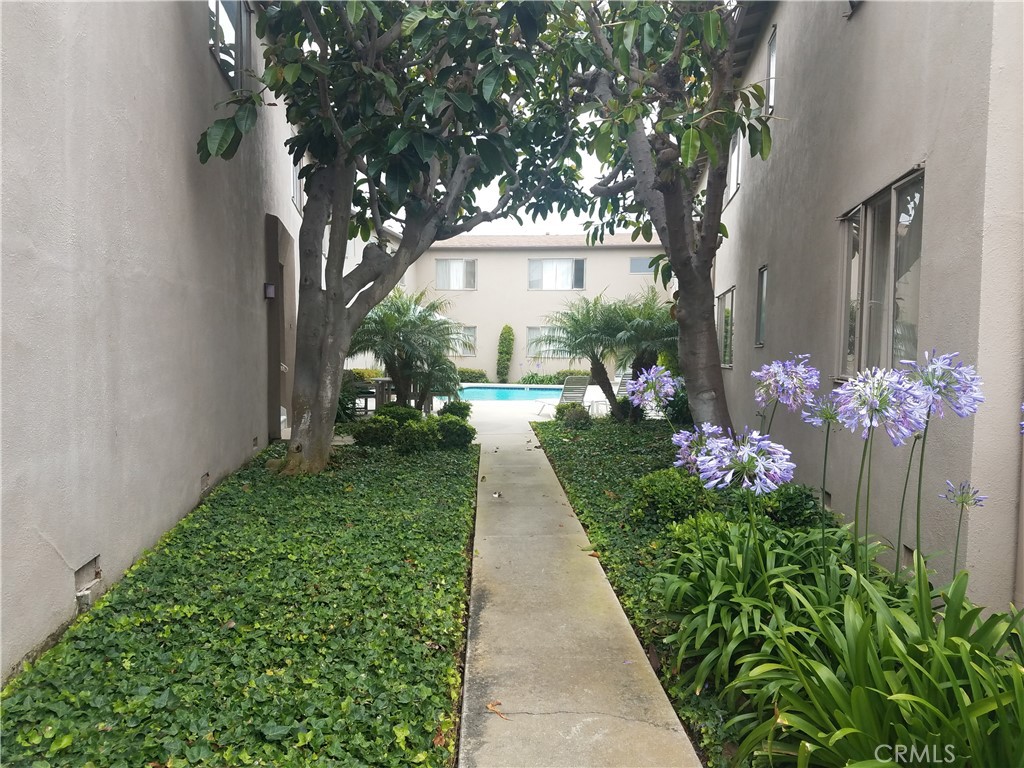 https://media.crmls.org/medias/32650ddc-3047-4474-a6a6-6ac0f42b2f7a.jpg?preset=X-Large