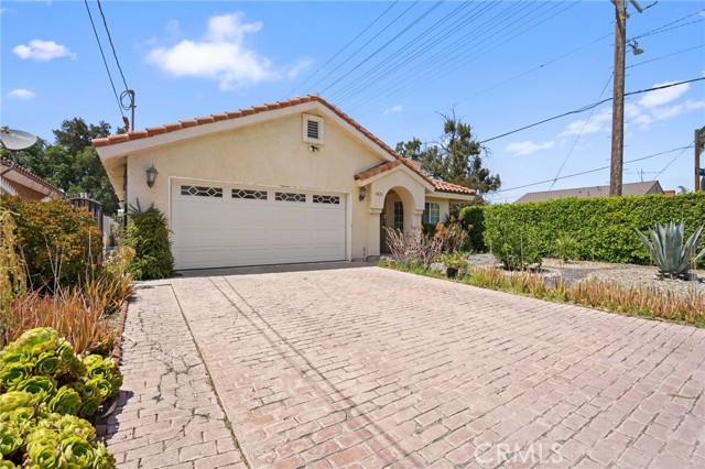 11833 Pendleton Street, Sun Valley CA: https://media.crmls.org/medias/326585a2-6774-41d1-8fa3-5e312995ac04.jpg
