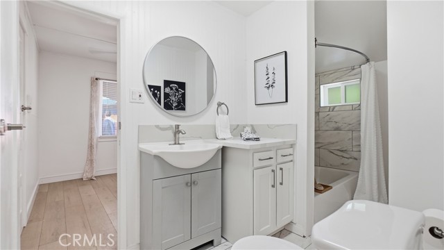 Detail Gallery Image 17 of 40 For 215 N Mcclay, Santa Ana,  CA 92701 - 5 Beds | 2 Baths