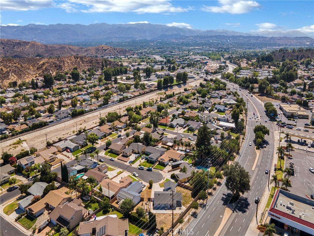 https://media.crmls.org/medias/3267598d-ae74-4b6a-a488-c2dfc176bfe9.jpg?preset=X-Large