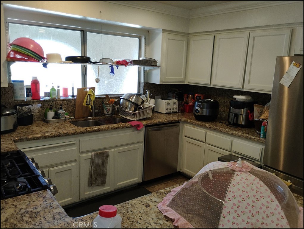 https://media.crmls.org/medias/3267eb32-a3f4-4526-a4dd-866a83c15ffa.jpg?preset=X-Large