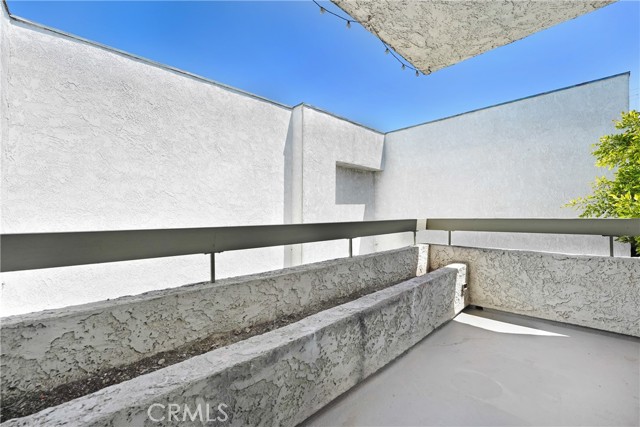 10861 Moorpark Street, North Hollywood CA: https://media.crmls.org/medias/3267fe7c-316f-4b7d-a11f-66d5650d3c33.jpg