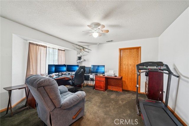 13319 Waco Ln, Apple Valley CA: https://media.crmls.org/medias/32681550-b399-470c-b407-ee6b3e7a201d.jpg