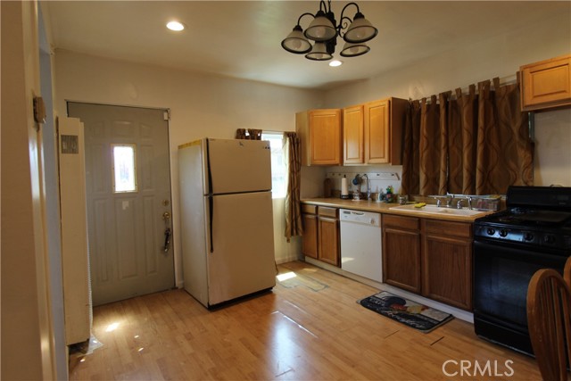 20512 Berendo Avenue, Torrance CA: https://media.crmls.org/medias/326817e5-467d-4b33-a4ab-d472cef39fc9.jpg