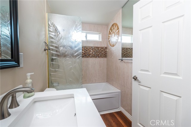 870 North Alexandria Avenue photo 26