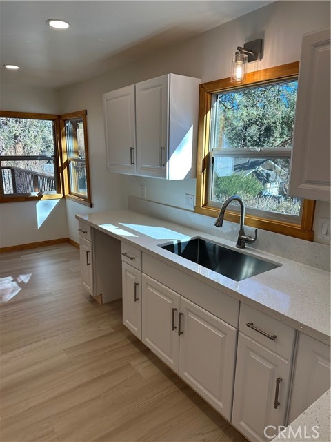 Detail Gallery Image 3 of 13 For 501 Bernhardt, Big Bear City,  CA 92314 - 3 Beds | 3 Baths