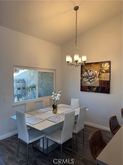 Detail Gallery Image 3 of 12 For 3932 W 5th #202,  Santa Ana,  CA 92703 - 3 Beds | 2 Baths