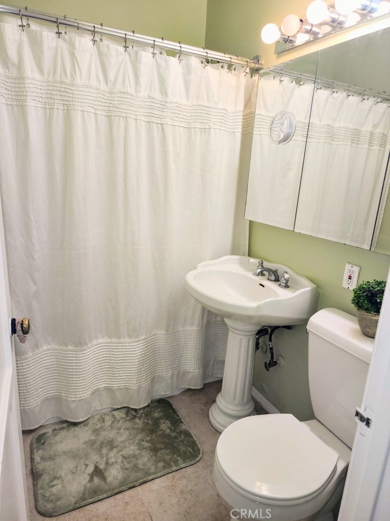 https://media.crmls.org/medias/3269767f-9e30-45e3-8a62-c5b591a3067c.jpg?preset=X-Large