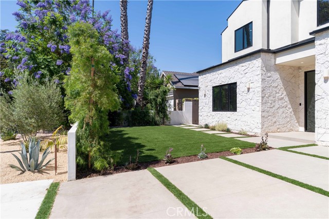 4320 Teesdale Avenue, Studio City CA: https://media.crmls.org/medias/3269a64e-3b95-4e2c-9a8d-81c04101f312.jpg