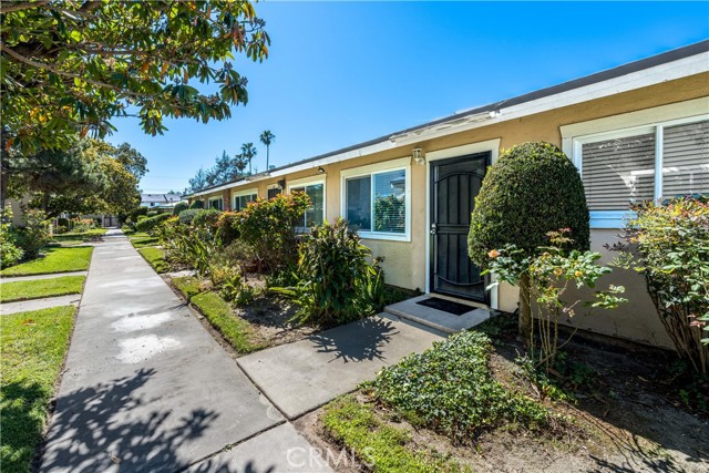 Detail Gallery Image 3 of 25 For 630 S Knott #6,  Anaheim,  CA 92804 - 2 Beds | 2 Baths