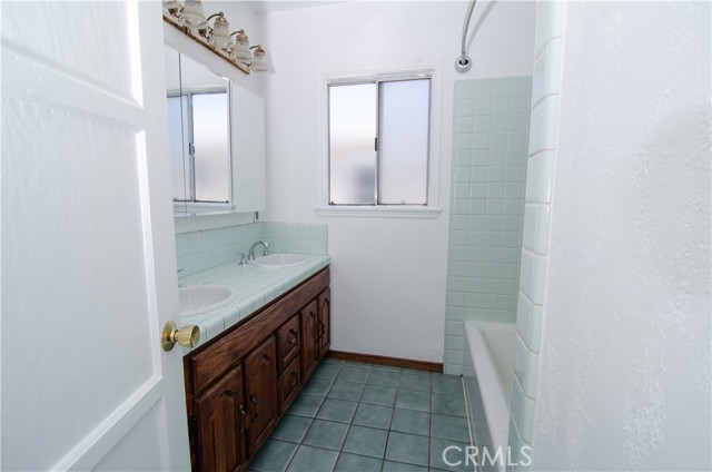 13563 Montague photo 32