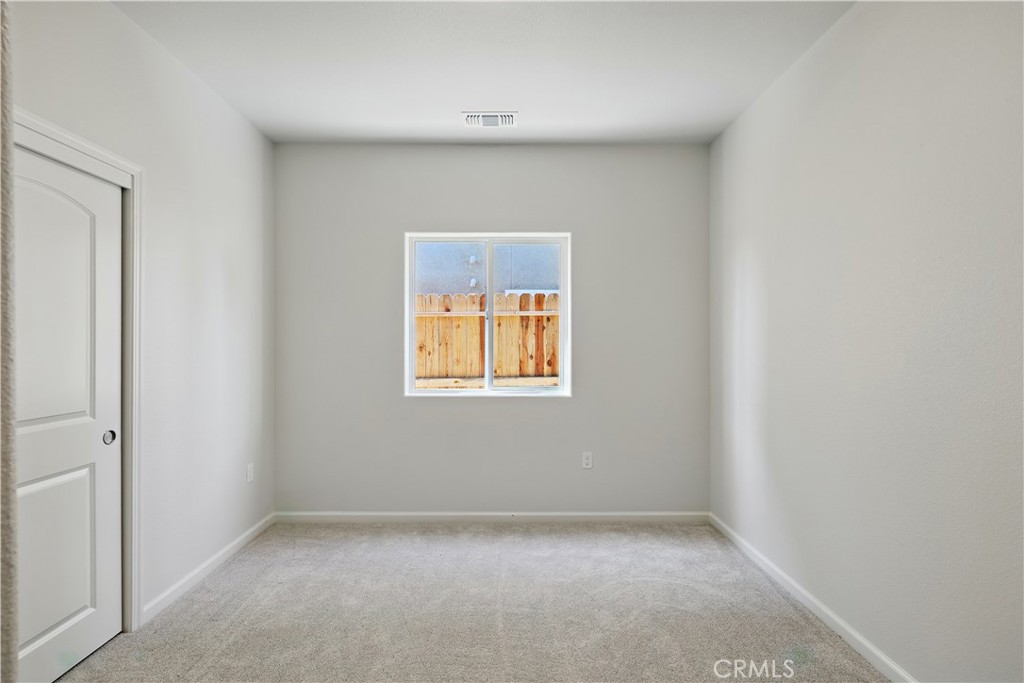 https://media.crmls.org/medias/326b4fb1-3fc2-412e-98f4-9f55c6e87904.jpg?preset=X-Large