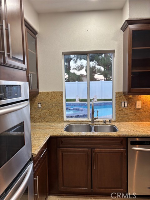 Detail Gallery Image 8 of 40 For 1477 Floral Park, Corona,  CA 92881 - 4 Beds | 3 Baths