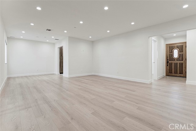 Detail Gallery Image 5 of 26 For 13327 Strathern St, North Hollywood,  CA 91605 - 3 Beds | 2 Baths