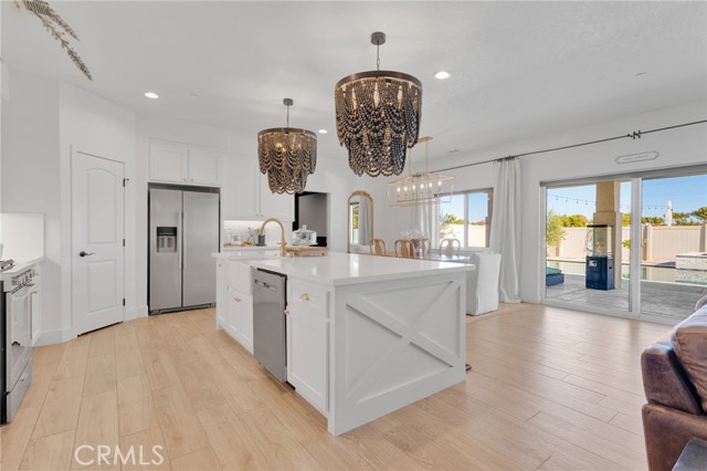 Detail Gallery Image 15 of 71 For 8357 Macron, Oak Hills,  CA 92344 - 4 Beds | 3 Baths